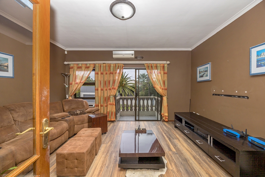 6 Bedroom Property for Sale in Sunset Beach Western Cape